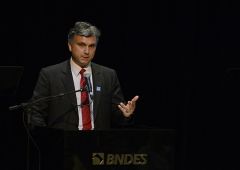 Colnago diz que redução de isenção tributária é caminho necessário Tânia Rêgo Agência Brasil