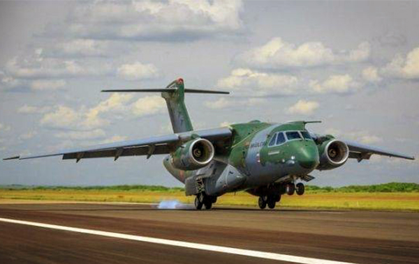 Embraer tenta reverter suspensão de assembleia de acionistas 34843 resize 800 600 false true null Sgt Batista Força Aérea Brasileira