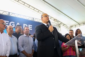 Witzel participa de mutirão de entrega mil de aparelhos auditivos WhatsApp Image 2020 01 20 at 18.49.33 3_Divulgação PMDC