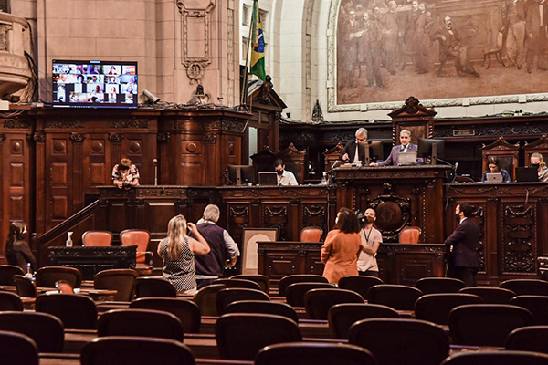 Sancionada lei das diretrizes Julia Passos