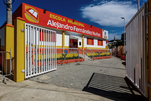 Foto: Banco de Imagens Prefeito e governador inauguram escola para 712 alunos em Belford Roxo