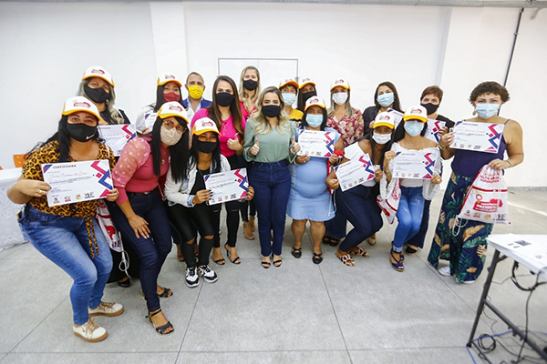 Belford Roxo certifica mulheres para o projeto Assistência Presente Mulher