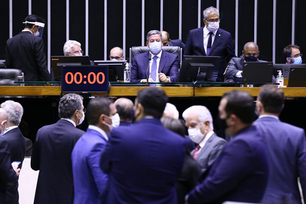 Câmara rejeita proposta que tornava obrigatório o voto impresso
