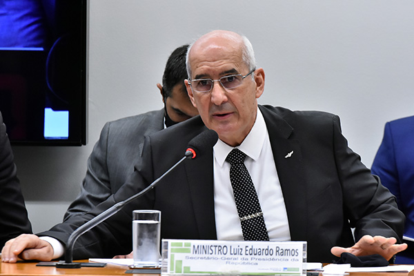 General Ramos disse que agendou reunião de Salles com madeireiros a pedido de senador