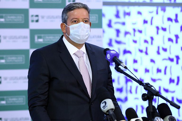 Lira afirma que desfile de tanques na Esplanada nesta terça é uma "trágica coincidência"