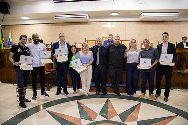 Profissionais da saúde são homenageados pelo vereador Clovinho Sempre Junto
