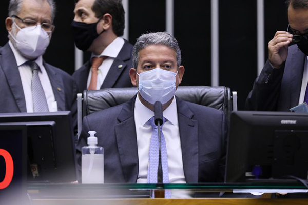 Lira diz que aprovação da PEC dos Precatórios garante Auxílio Brasil de R$ 400