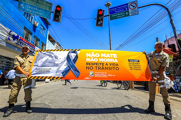Mobilidade Urbana de Belford Roxo conscientiza pedestres e condutores sobre os cuidados no trânsito