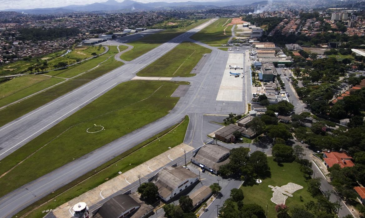 Foto: Banco de Imagens Trabalhadores do setor aéreo cancelam greve programada para dia 29