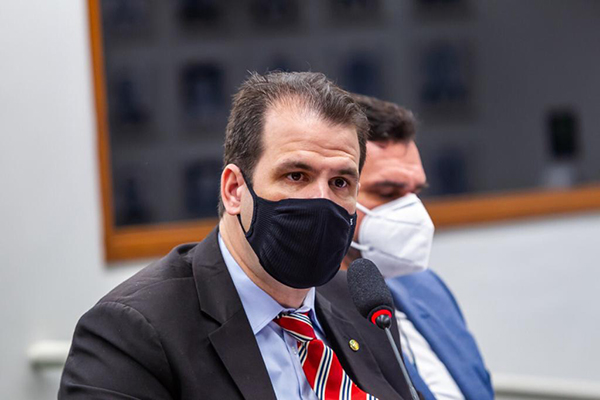 Comissão na Câmara aprova proposta que cria o 14º salário para aposentados e pensionistas