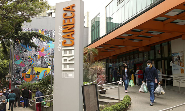 Confiança do comércio tem queda de 2,7 pontos em dezembro, diz FGV