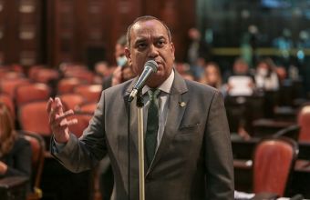 Alerj proíbe uso e comercialização de coleira de choques em cães Rafael Wallace