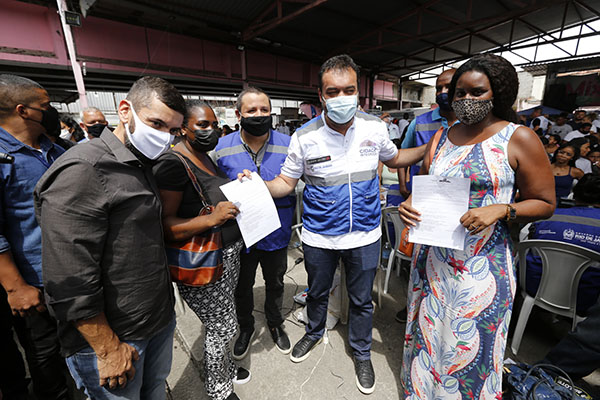 Governador Cláudio Castro acompanha dia de ações sociais no Jacarezinho