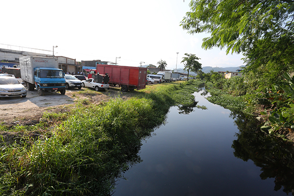 Governo do Estado anuncia a canalização de 2.500 metros do Rio Roncador em Duque de Caxias