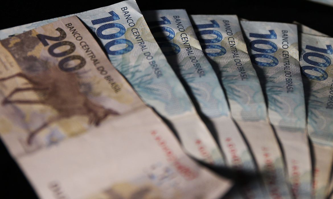 Governo encerra 2021 com folga de R$ 119,7 bilhões na regra de ouro