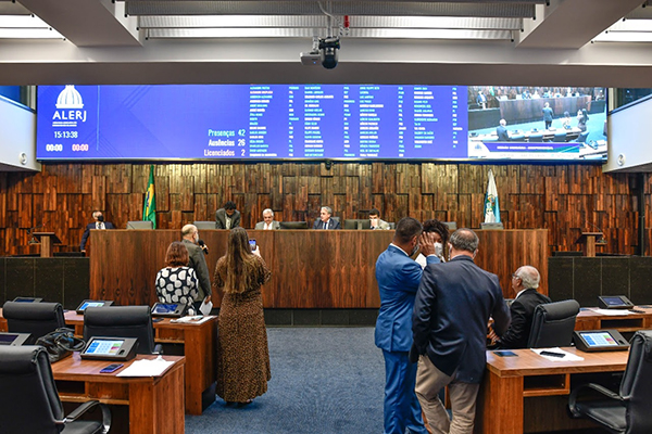 Alerj aprova reajuste da gratificação de policiais civis