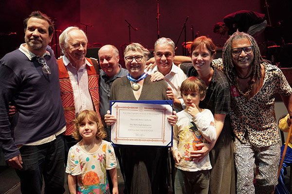 Ceciliano entrega Medalha Tiradentes para Maria Juçá, criadora do Circo Voador