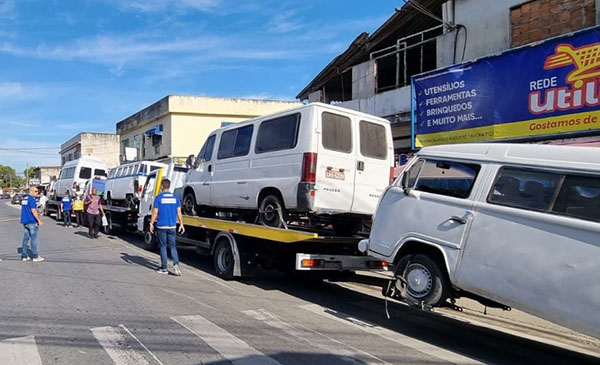 Detro-RJ realiza operação contra transporte irregular em Nova Iguaçu