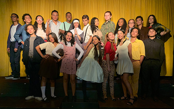 Foto: Banco de Imagens Formandos do Teatro Municipal Armando Mello fazem apresentações gratuitas