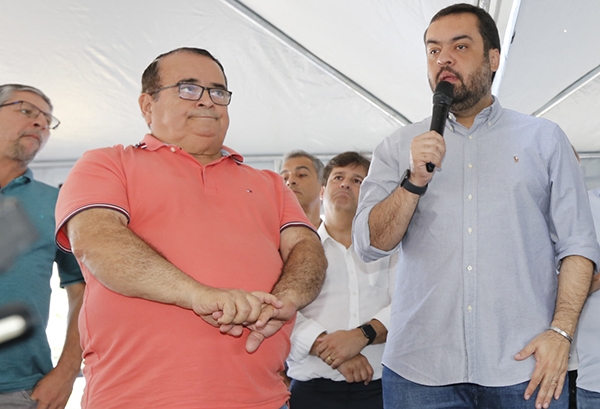 Governador acompanha entrega de mais 2.400 aparelhos auditivos em Duque de Caxias
