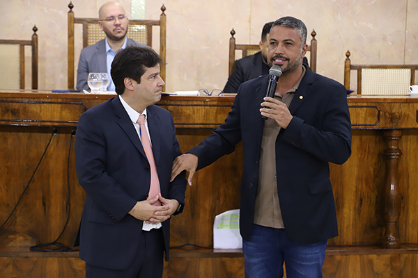 Foto: Banco de Imagens Vereador Serginho concede moções na Câmara