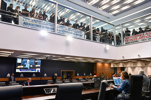 Mulheres terão acompanhantes em consultas e exames que envolvam algum tipo de sedação