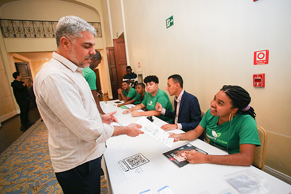 Foto: Banco de Imagens Estudantes do programa Ambiente Jovem participam da Cúpula do Clima da América Latina