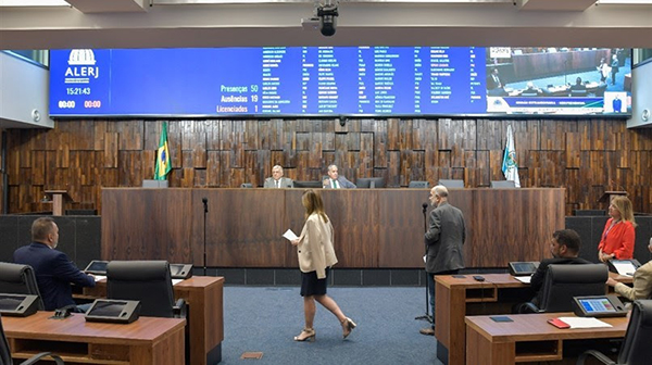 Projeto que fixa alíquota de 18% de icms para serviços essenciais sai de pauta