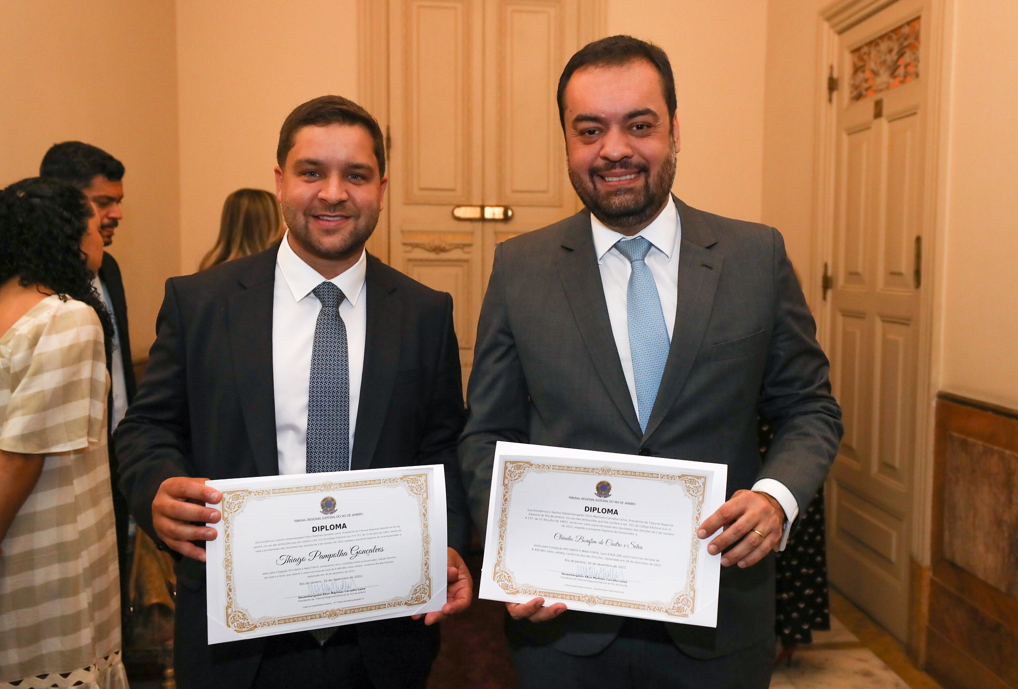 Cláudio Castro e Thiago Pampolha são diplomados pelo TRE-RJ