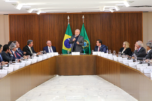 Em reunião com Lula, governadores condenam atos antidemocráticos