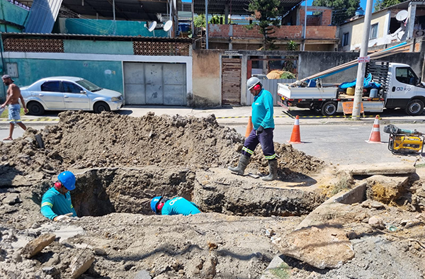 Águas do Rio instala bomba para melhorar fornecimento de água em pontos altos de São João de Meriti