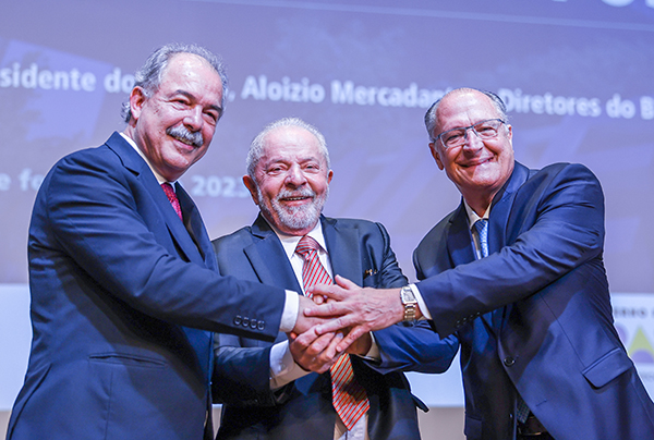 Mercadante toma posse no BNDES e promete banco verde, inclusivo e tecnológico