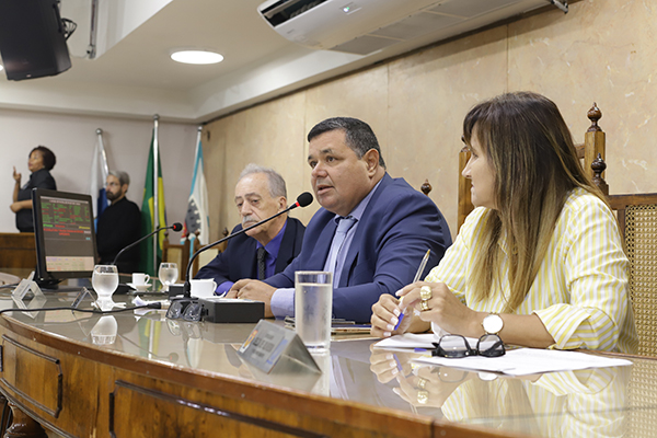 Vereadores comentam sobre a falta de vagas nas creches e escolas do município