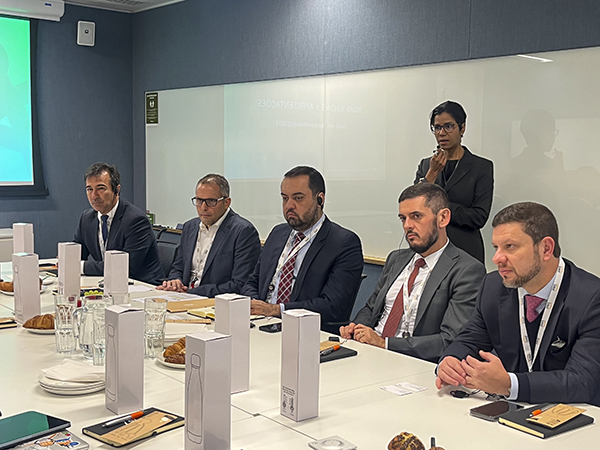 Cláudio Castro negocia expansão da Amazon Web Service no Rio