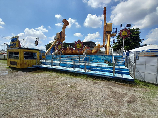 Enel encontra furto de energia em parque de diversões de Itaboraí e depósito de bebidas de 
