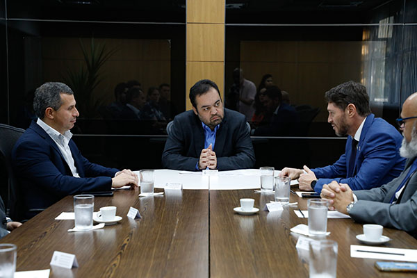 Cláudio Castro assina Memorando de Entendimentos visando desenvolver energia eólica