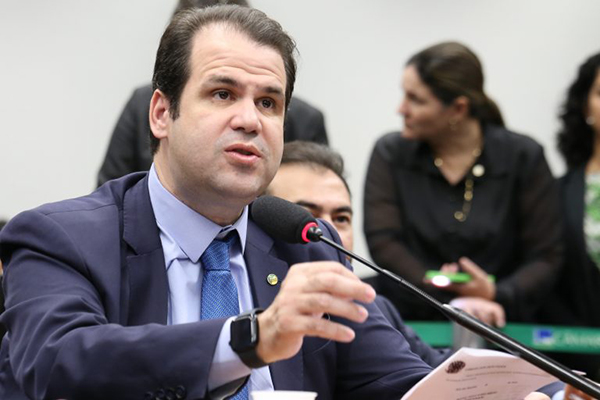 Comissão aprova projeto que eleva pena para publicidade enganosa ou abusiva