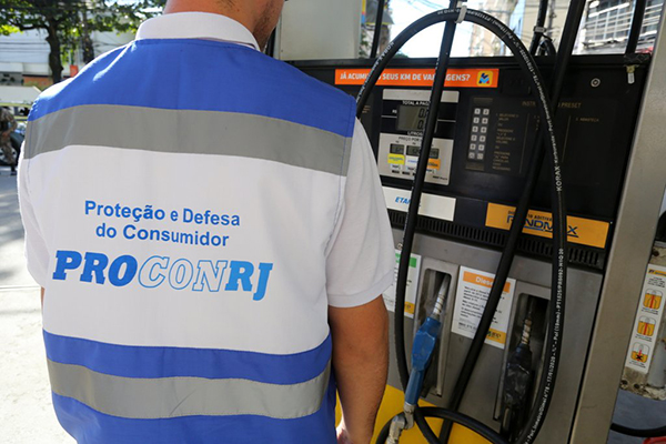 Foto: Banco de Imagens Procon RJ fará operação em postos de combustíveis para verificar redução de preços