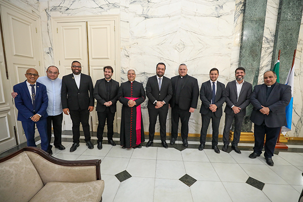 Cláudio Castro garante isenção de ICMS nas contas de luz e gás de templos religiosos e entidades beneficentes