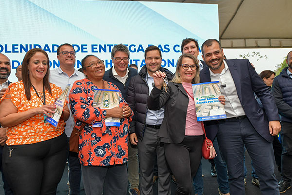 Governo do Estado entrega as chaves da casa própria a 153 famílias de Areal