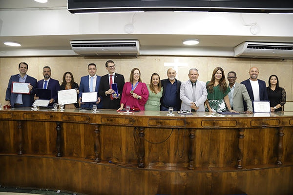 Foto: Banco de Imagens Câmara homenageia servidores e realiza entrega de títulos, moções e medalhas