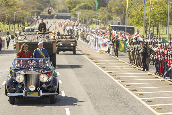 Desfile de 7 de setembro emociona público