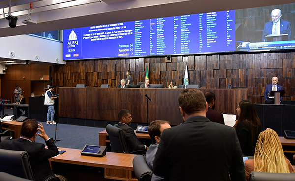 Deputados finalizam a discussão do orçamento estadual em plenário