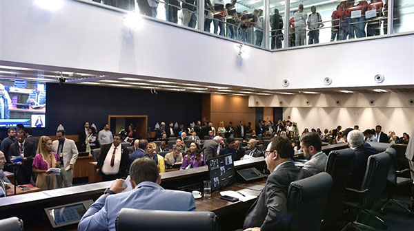 Desvinculação de receita de 15 fundos estaduais é aprovada na Alerj