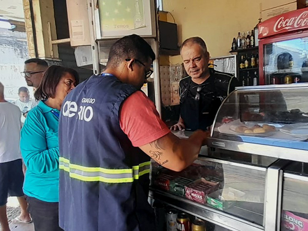 Moradores podem pagar contas de água e esgoto com lideranças comunitárias na Baixada Fluminense