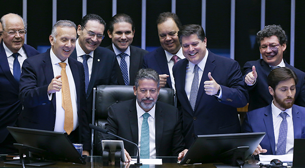 Câmara aprova reforma tributária em segundo turno