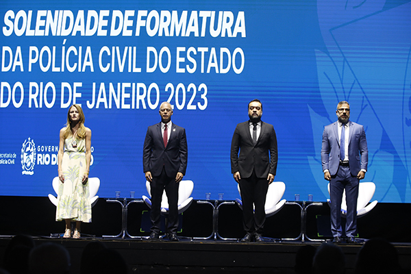 Cláudio Castro participa da formatura de 844 novos policiais civis