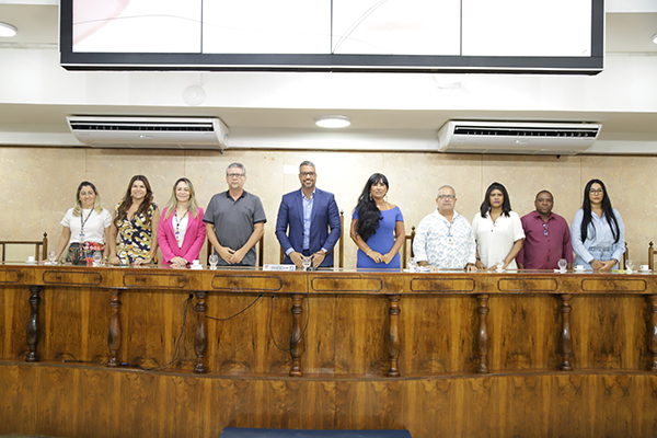 Equipe do Polo da Beleza da Fundec recebe reconhecimento na Câmara de Caxias