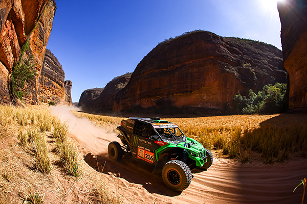 Piratas impedem equipe brasileira de receber carro no Dakar
