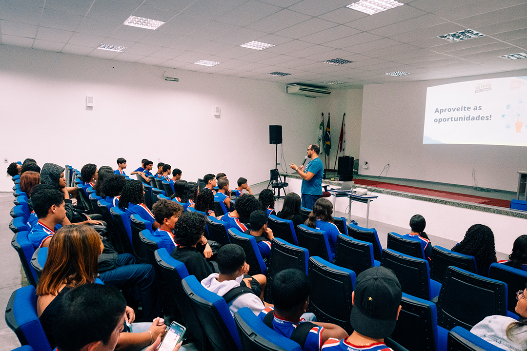 Alunos da rede de ensino de Maricá conhecem projeto “IFF de Portas Abertas"